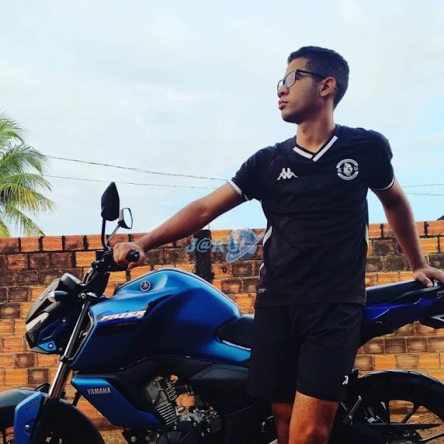 Motociclista de 22 anos morre ao passar direto em curva em Rondônia