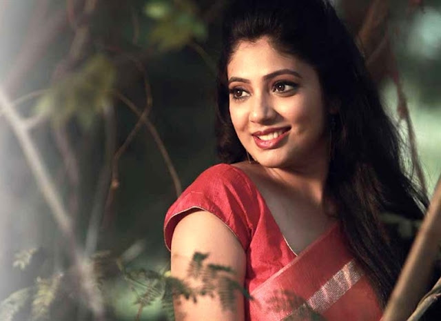 Kettiyolaanu Ente Malakha Actress Veena Nandakumar