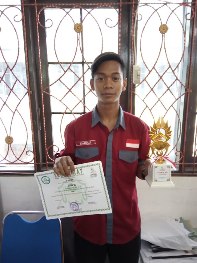 RAHMAT MAHASISWA RODI MPI JUARA III LOMBA CATUR POR FTIK