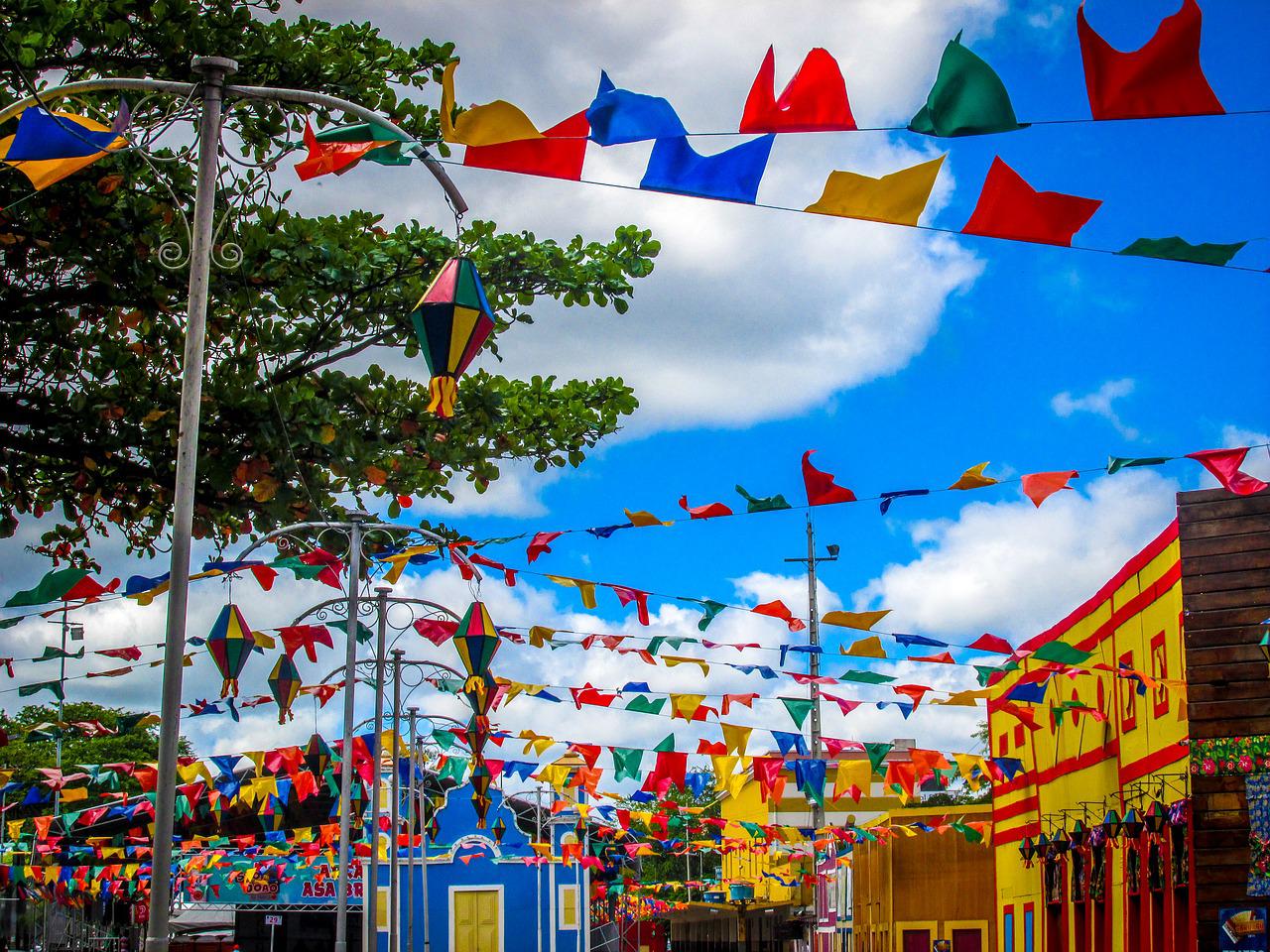 Clima de festa junina pelas cidades brasileiras