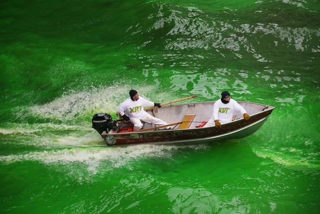 Chicago river goes green