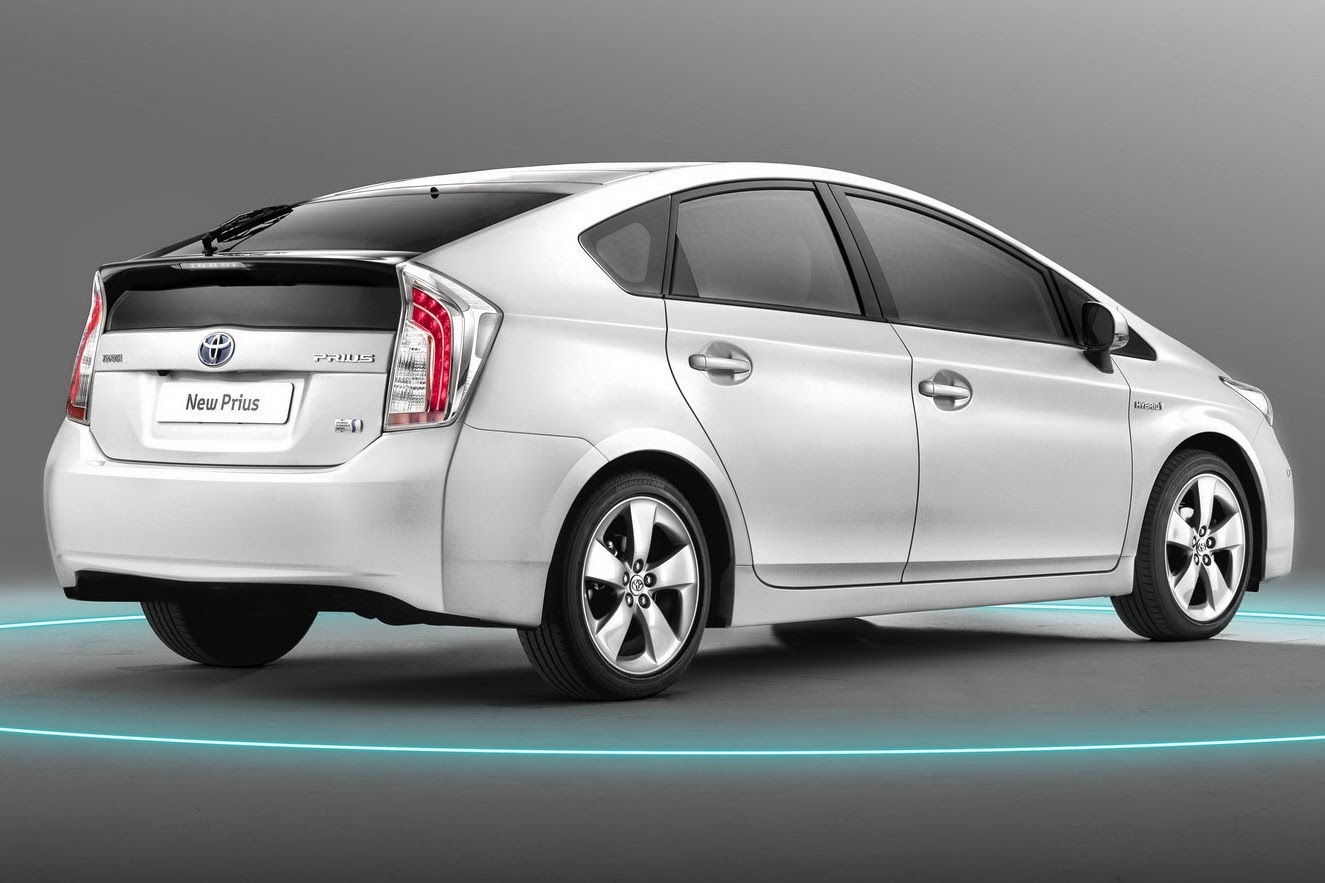 harga toyota Prius