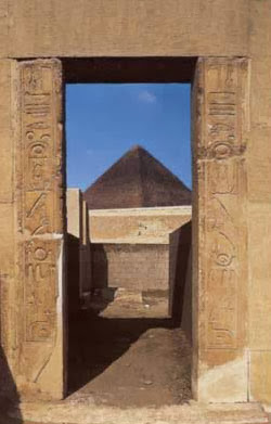 Limestone doorframe from the New Kingdom Sphinx Temple, naming the Sphinx "Horus in the Horizon"