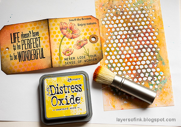 Layers of ink - Folded Tag Book Tutorial by Anna-Karin Evaldsson. Ink through Tim Holtz Bubble stencil.