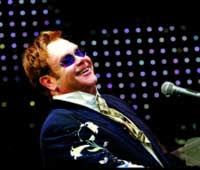 Elton John Tidak Diundang ke Pernikahan William