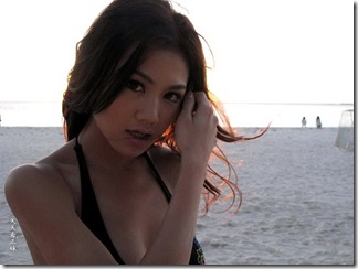 Chrissie on the beach (6)