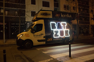 La Korrika cruza Barakaldo de madrugada