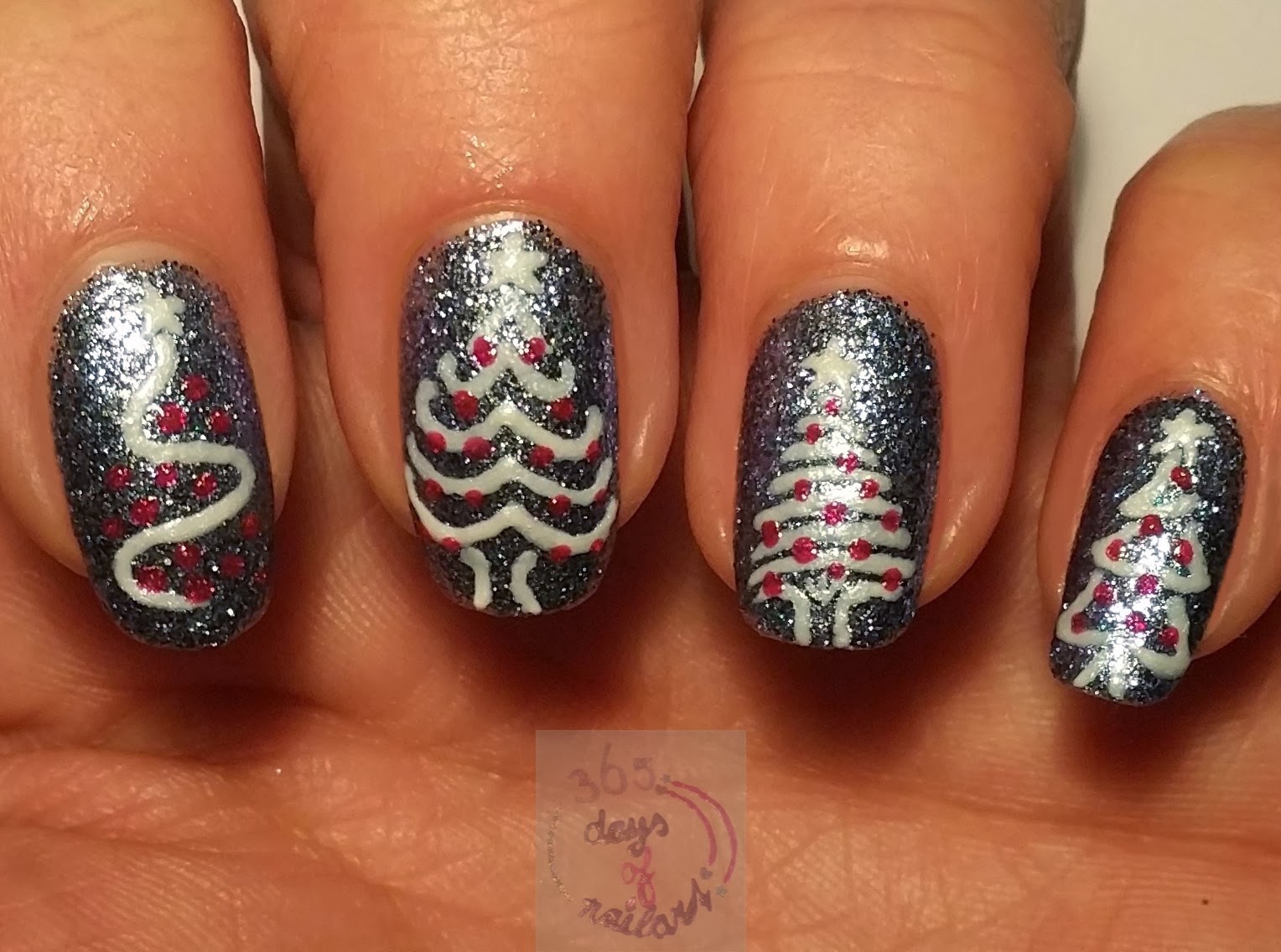 365+ days of nail art: Day 347) Easy Christmas tree nail designs