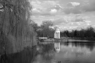 Pavillon im agra-Park Markkleeberg schwarz weiß