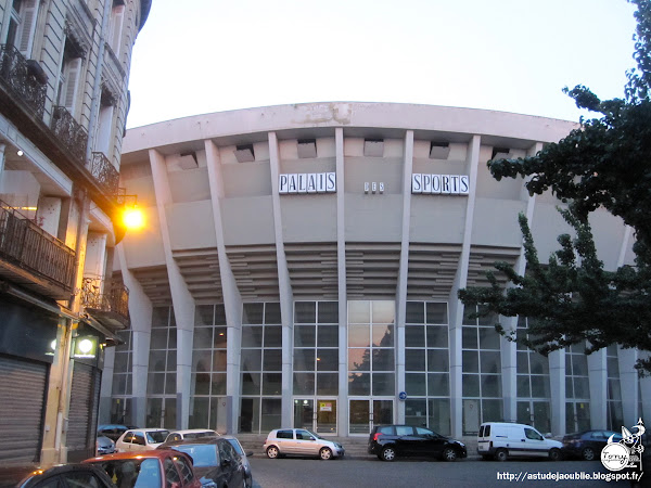 Bordeaux - Palais des sports, parking et marché couvert Victor Hugo  Architectes: Jean Dauriac et Pierre Laffitte.  Construction: 1959 - 1966