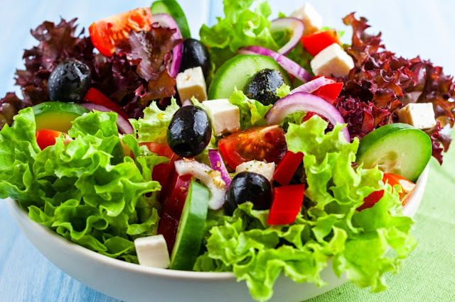 12 opções de saladas nutritivas e saborosas para você se manter em forma sem passar fome