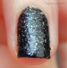 p2 color trend polish 070 black glitter makro