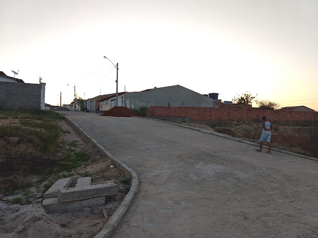 Macajuba: Ruas do Loteamento João Borges 2 recebem pavimentação em paralelepípedo