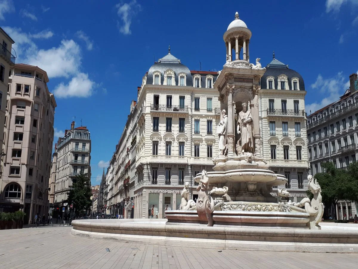 place des jacobins lyon fontaine