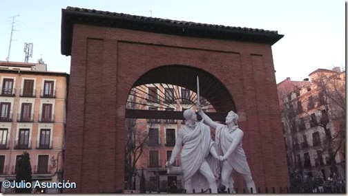 Monumento Daoíz y  Velarde - Plaza del Dos de Mayo