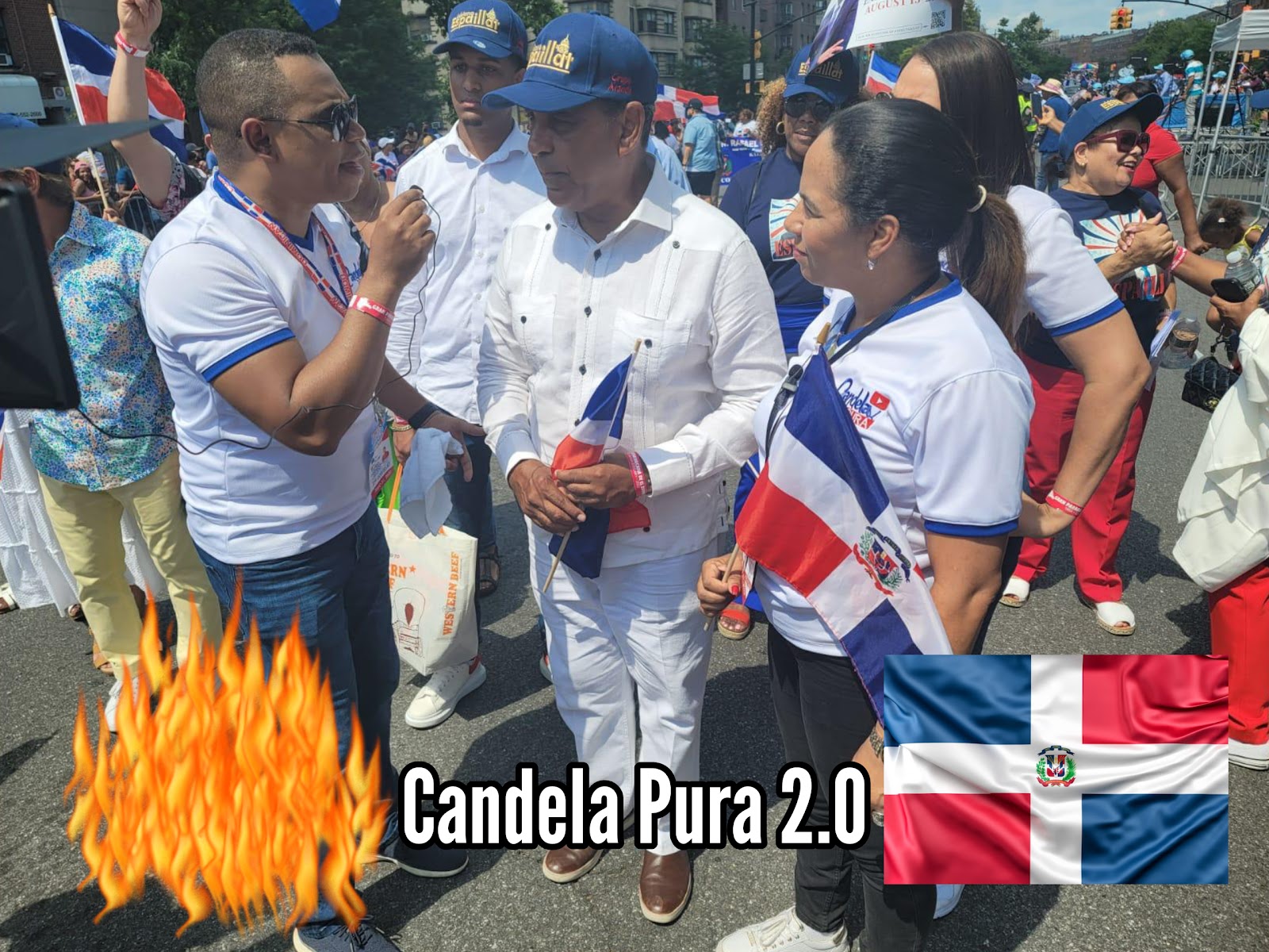 Plataforma Candela Pura desde República Dominicana única plataforma que participaron en la parada Dominicana en el Bronx con todo su elenco de los programas *Candela Pura de la Mañana y el Candelazo de la tarde*