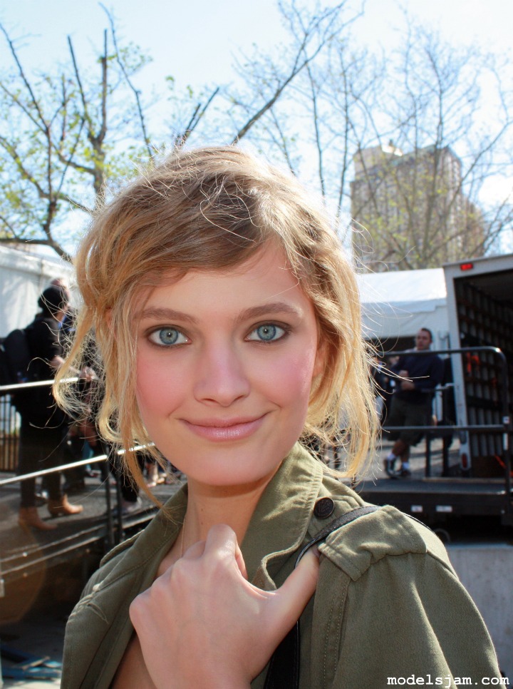 Etichette constance jablonski models off duty new york fashion week 