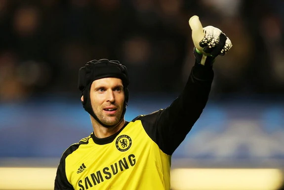 Chelsea goalkeeper Petr Čech has overtaken Peter Bonetti's club record of 208 clean sheets