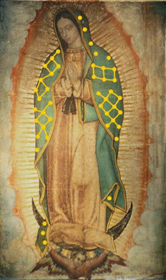 Cuadrículas parciales sobre el manto de la Virgen.