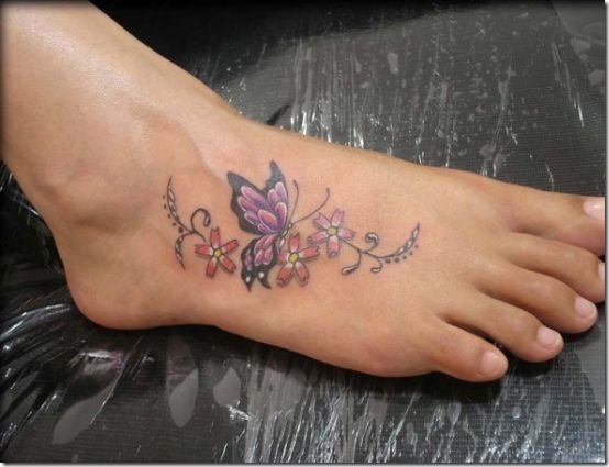 color_papillon_de_tatouage_sur_le_pied