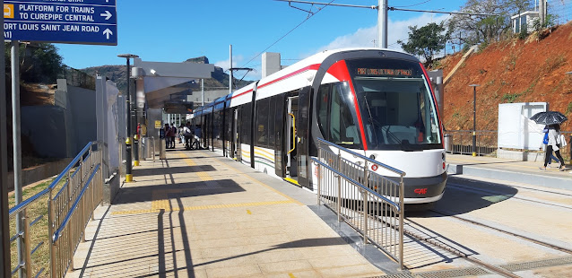 Die Tram ist recht neu auf Mauritius. Derzeit fährt man mit dieser S-Bahn von Rose Hill bis Port Louis