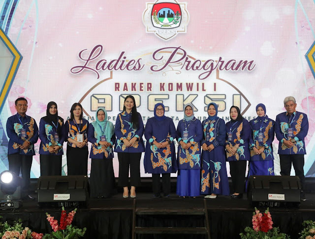 Fashion Show Ditampilkan Pada Pembukaan Ladies Program Raker Komwil 1 APEKSI 2023