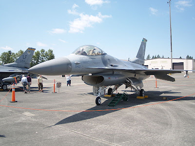 f-16 aircraft image