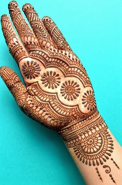 Beautiful Dulhan Mehndi Design for Hands