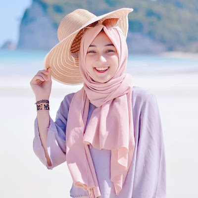 Examples of Beautiful and Elegant Womens Hijab Model Photos