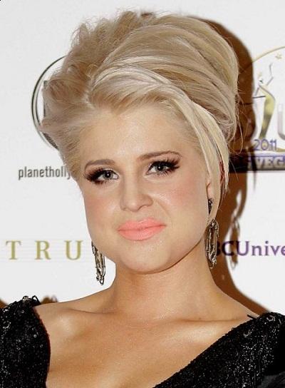 Retro Glamor Hairstyle of Kelly Osbourne