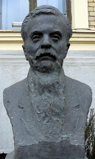 η προτομή του Тихомир Остојић στο Νόβι Σαντ