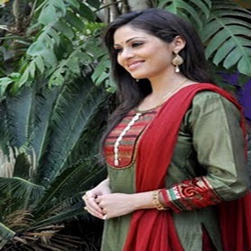 Sada in Telugu movie hot pics in suit