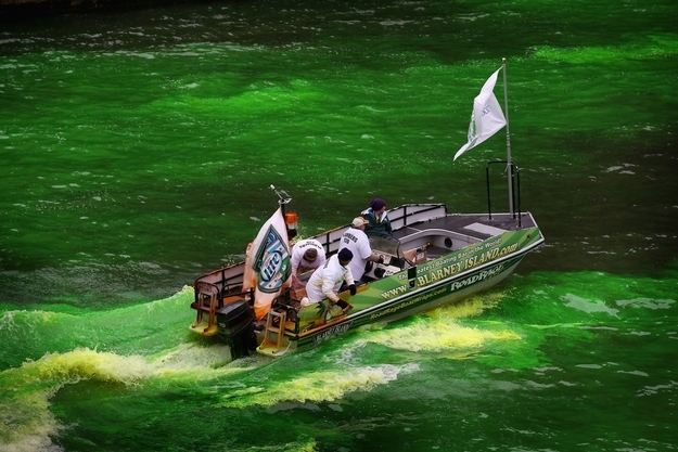 Chicago river goes green