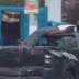 VÍDEO: Homem viraliza após deitar sobre carro em movimento no bairro Parque Dez