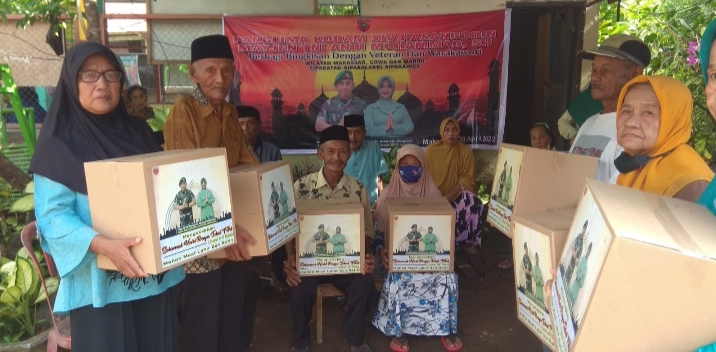 Babinminvetcaddam Hasanuddin Salurkan Bantuan Paket Sembako ke Legiun Veteran dan Warakawuri