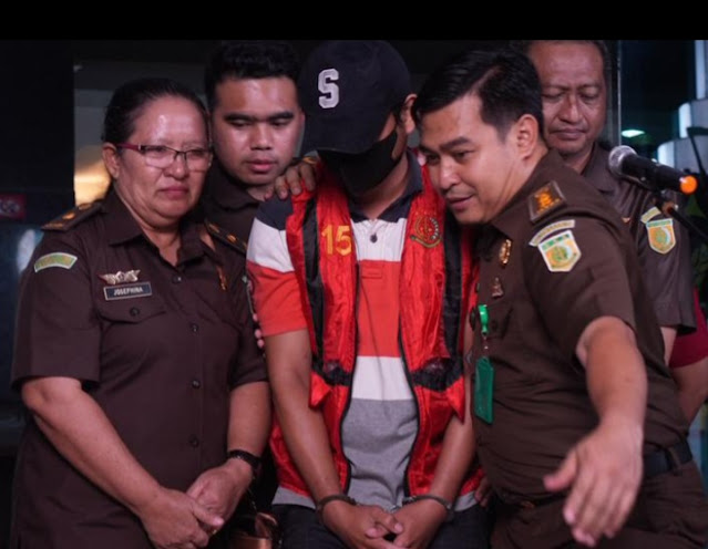
Tersangka Tindak Pidana Korupsi Dana Desa Ditangkap
