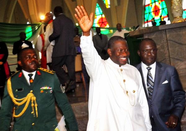 Pres. Jonathan, Mama Peace, Osinbajo And Wife, Worship Together At Inauguration Service