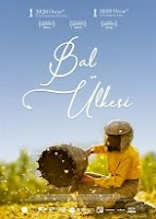 Bal Ülkesi izle Filmin Konusu08-02-2020 03:42:51 Avrupa’nın son dişi arı avcısı arıları kurtarıp Bal Ülkesi’nin doğal dengesini yerine getirmelidir. Ancak göçebe arıcılar onun yaşantısını tehdit etmektedir.