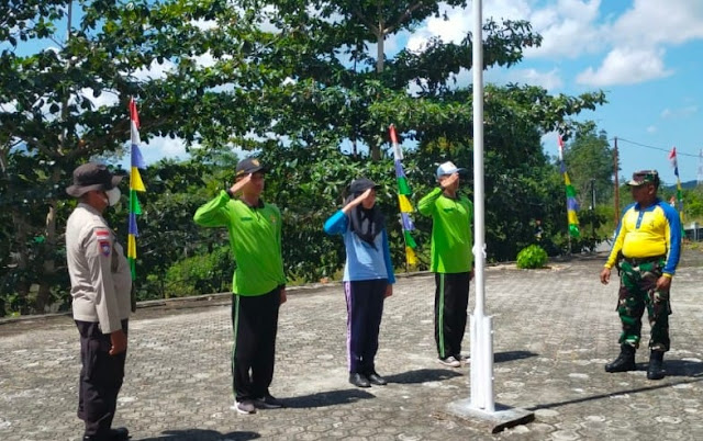 Babinsa se-Kecamatan Bunguran Tengah Melatih Paskibra Siswa-Siswi SMAN 1 Bunguran Tengah