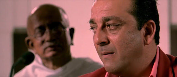 Screen Shot Of Hindi Movie Lage Raho Munna Bhai (2006) Download And Watch Online Free at worldfree4u.com