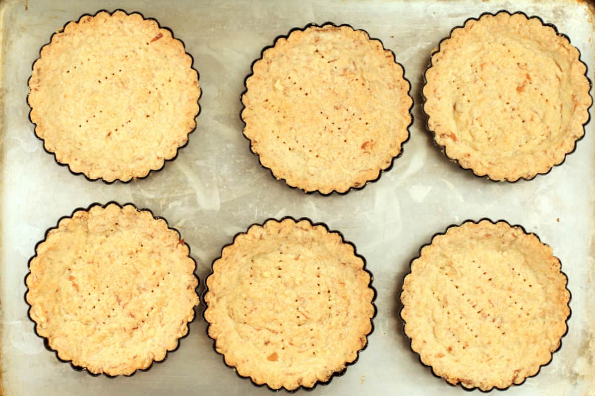 Garlic tartlet crusts in tartlet pans.