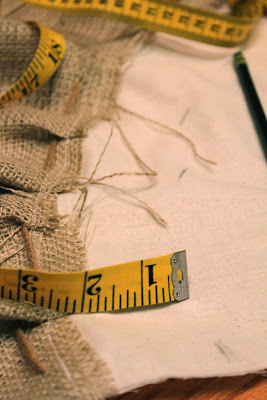 DIY: Burlap and Lace Christmas Tree Skirt