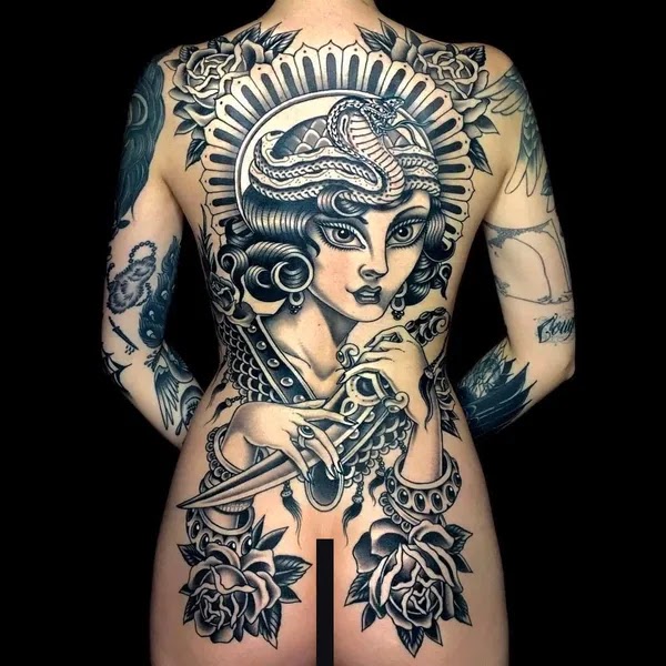 tato di punggung