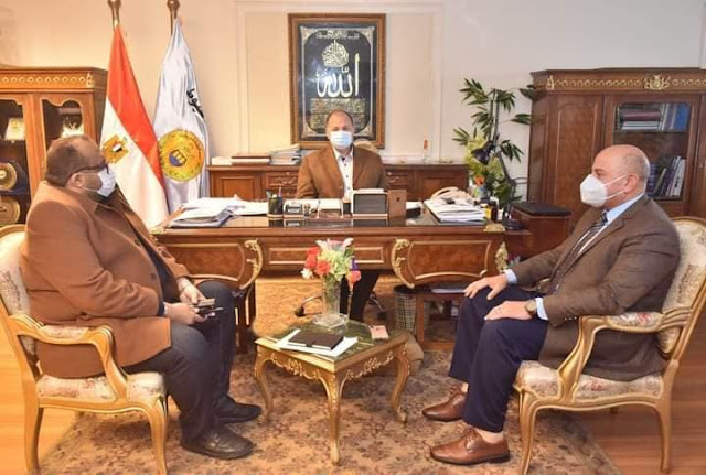 محافظ أسيوط يلتقى مسئولي جهاز التعمير لمناقشة آليات تنفيذ المشروع القومي لتطوير الريف المصري بعدد 149 قرية بالمحافظة
