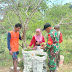 Babinsa Koramil 1002-04/Las Dampingi Warga Binaan  Panen Jeruk Nipis
