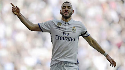 Benzema đang dẫn đầu hàng công của Kền Kền Trắng