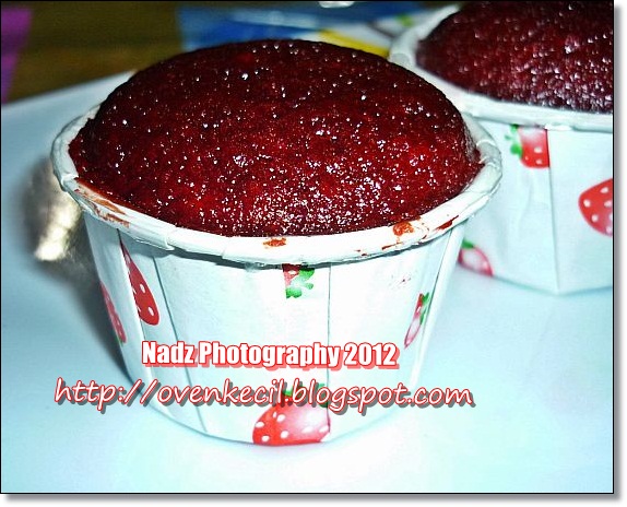 CUTE OVEN, SMALL KITCHEN: MOIST RED VELVET CUPCAKES (Nurul 