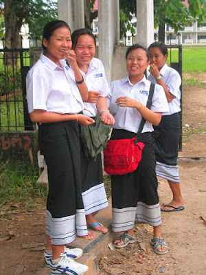 Baju uniform sekolah Laos