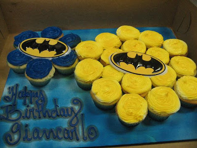 Club Bakery Birthday Cakes on Sugarcups  Batman Cupcake Cake