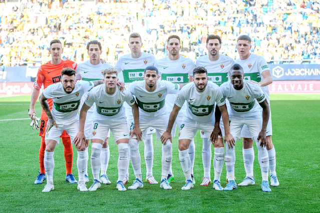 ELCHE C. F. Temporada 2021-22. Edgar Badía, Pere Milla, Gumbau, Bigas, Kike Pérez, Guido Carrillo. Josan, Raúl Guti, Omar Mascarell, Antonio Barragán, Palacios. CÁDIZ C. F. 3 ELCHE C. F. 0 Sábado 07/05/2022, 18:30 horas. Campeonato de Liga de 1ª División, jornada 35. Cádiz, estadio Nuevo Mirandilla: 17.615 espectadores. GOLES: 1-0: 80’, Álvaro Negredo. 2-0: 82’, Rubén Sobrino. 3-0: 90+3’, Anthony ‘Choco’ Lozano.